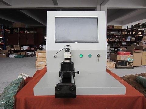 角度檢測儀 本機采用微電腦控制，方法簡便，實用性高。  1、可以檢測鋸片前后角度。  2、可放大觀察焊接質(zhì)量。  3、基體開齒角度檢測與毛刺大小觀察。  4、檢測鋸片外徑齒高。  5、通過放大檢測焊接后刀頭有無裂痕。 是鋸片生產(chǎn)質(zhì)量檢測的好幫手。